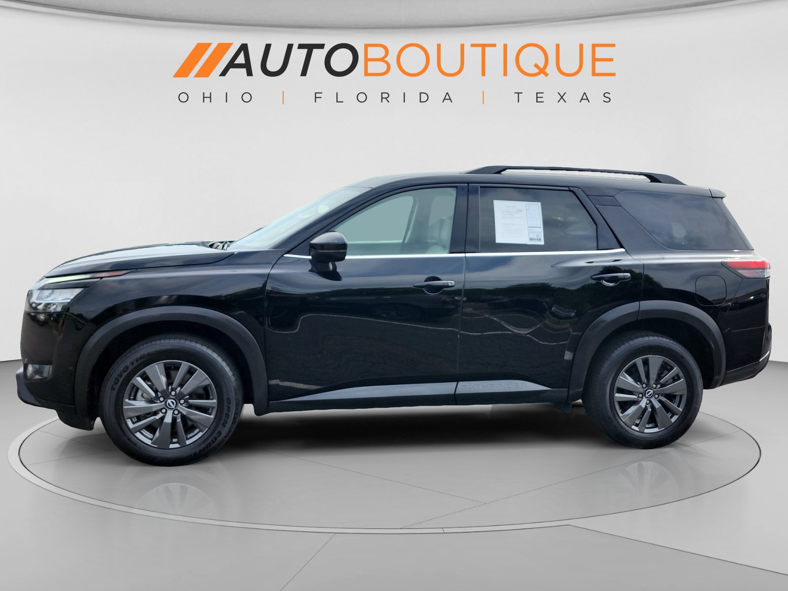 Used 2022 Nissan Pathfinder SV FWD image 2
