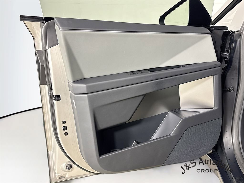 Used 2025 Tesla Cybertruck AWD Crew Cab image 22