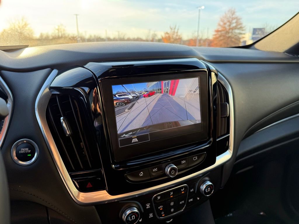 Used 2023 Chevrolet Traverse LT image 24