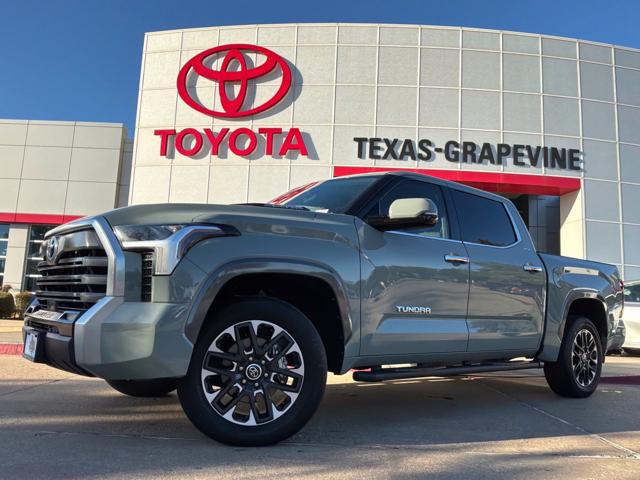 Used 2024 Toyota Tundra Limited w/ Power Package AWD/4WD image 2