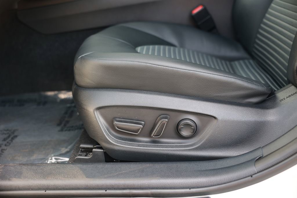 Used 2024 Toyota Camry SE image 18