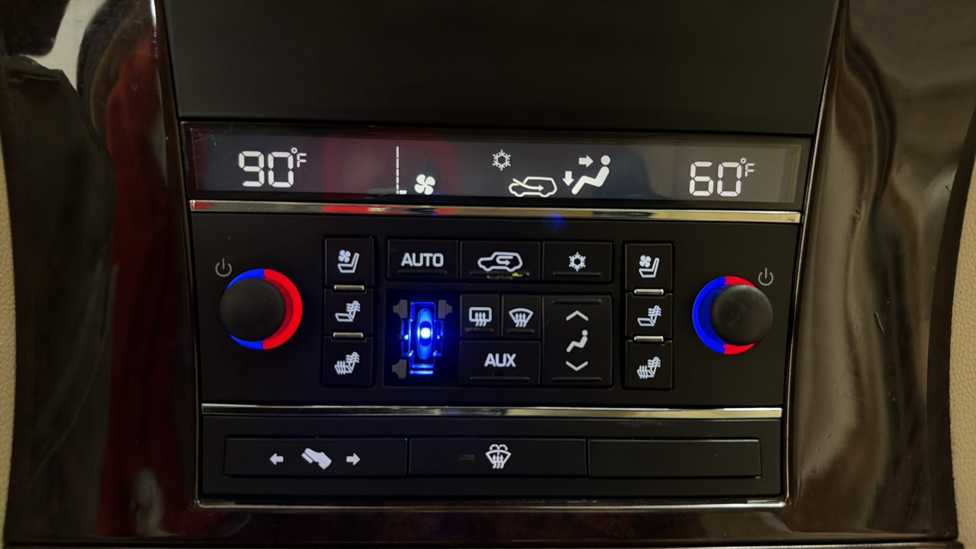 Used 2007 Cadillac Escalade AWD w/ Climate Package image 32