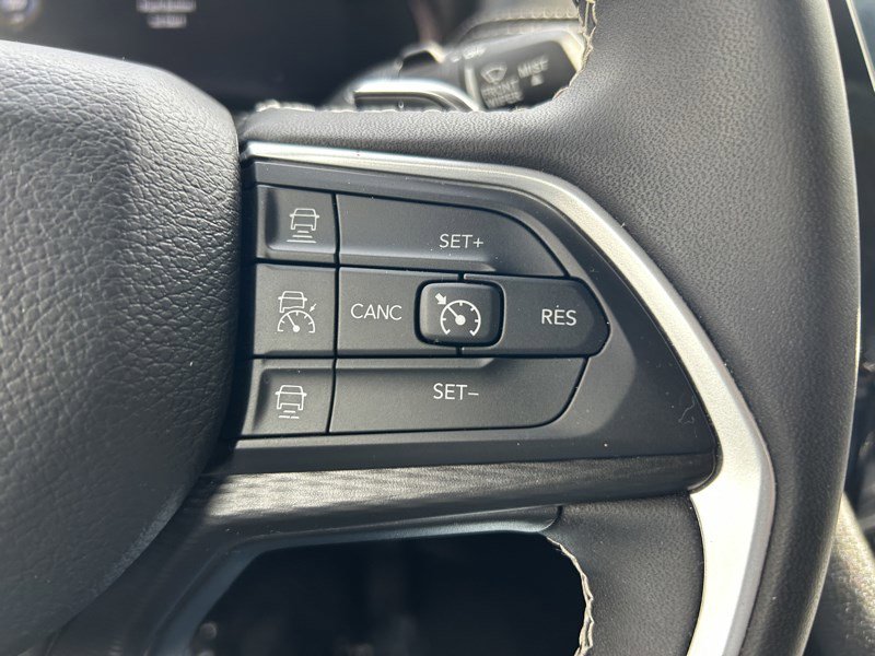 Used 2024 Jeep Grand Cherokee Laredo X AWD/4WD image 22