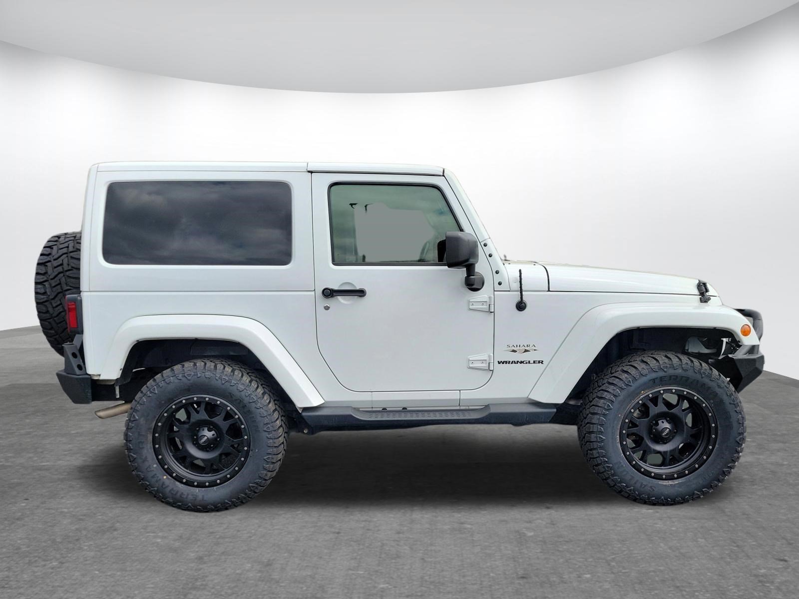 Used 2016 Jeep Wrangler Sahara w/ Connectivity Group image 16