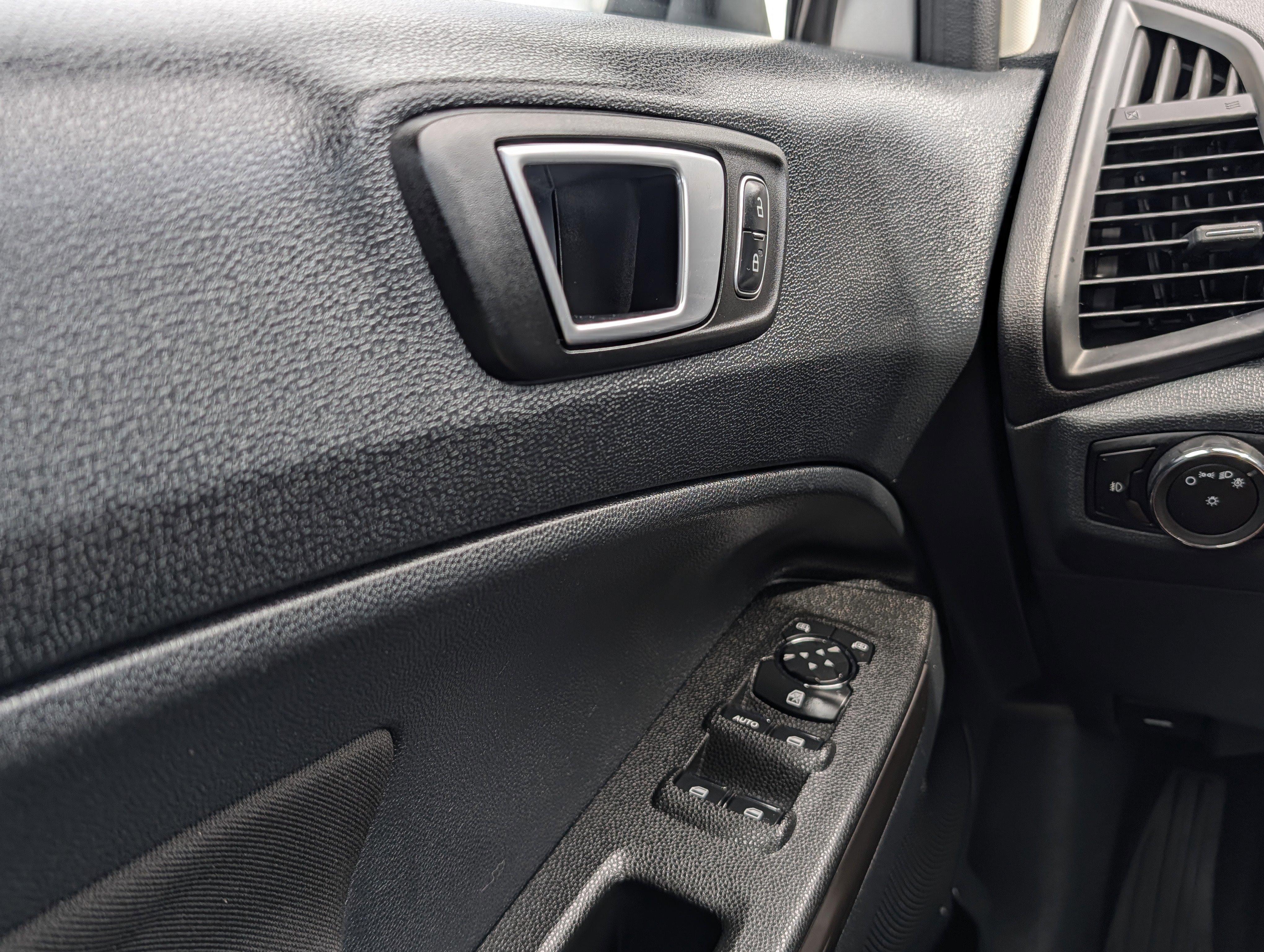 Used 2019 Ford EcoSport SE w/ Interior Protection Package image 24