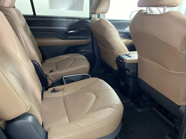 Used 2025 Toyota Grand Highlander Platinum image 12