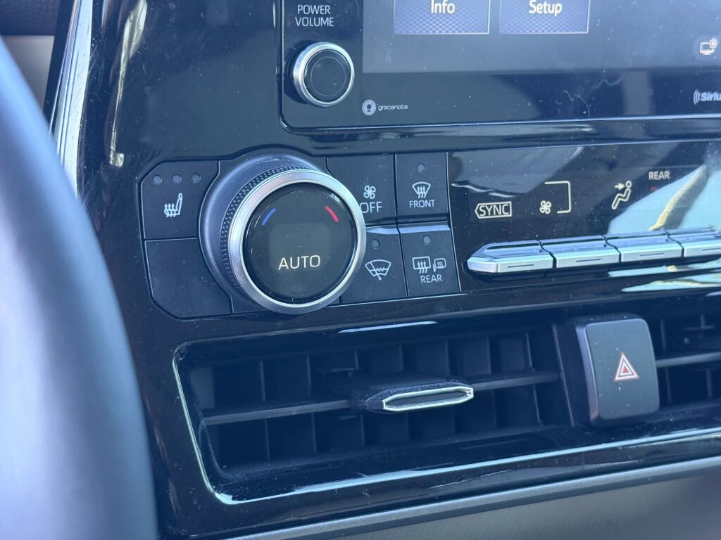 Used 2021 Toyota Highlander XLE image 8