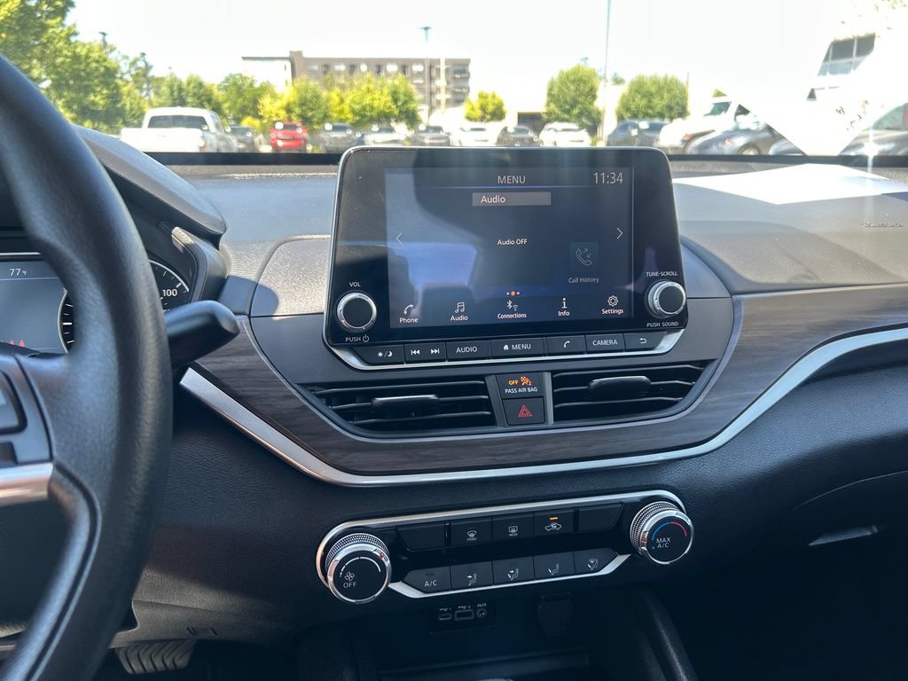 Used 2025 Nissan Altima 2.5 SV FWD image 18