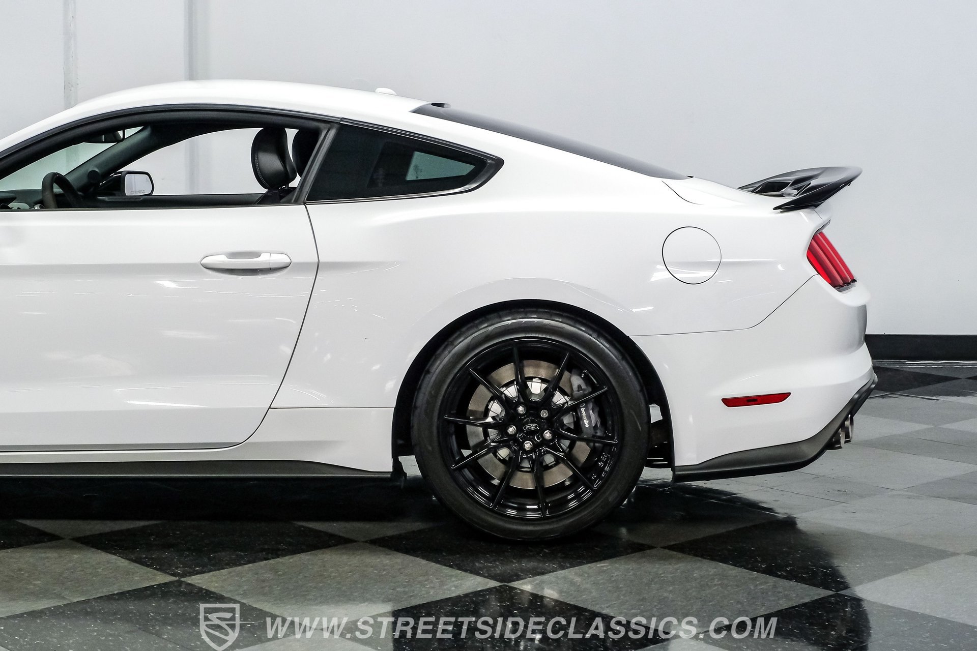 Used 2019 Ford Mustang Shelby GT350 w/ Technology Package RWD image 24