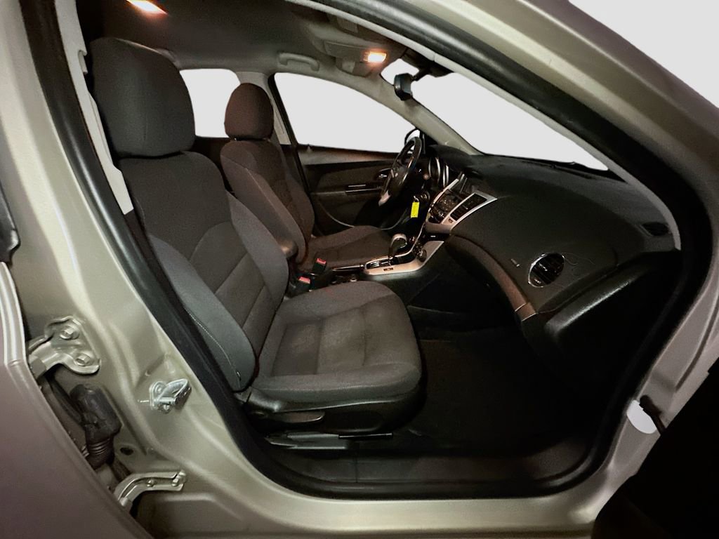 Used 2014 Chevrolet Cruze LT image 35
