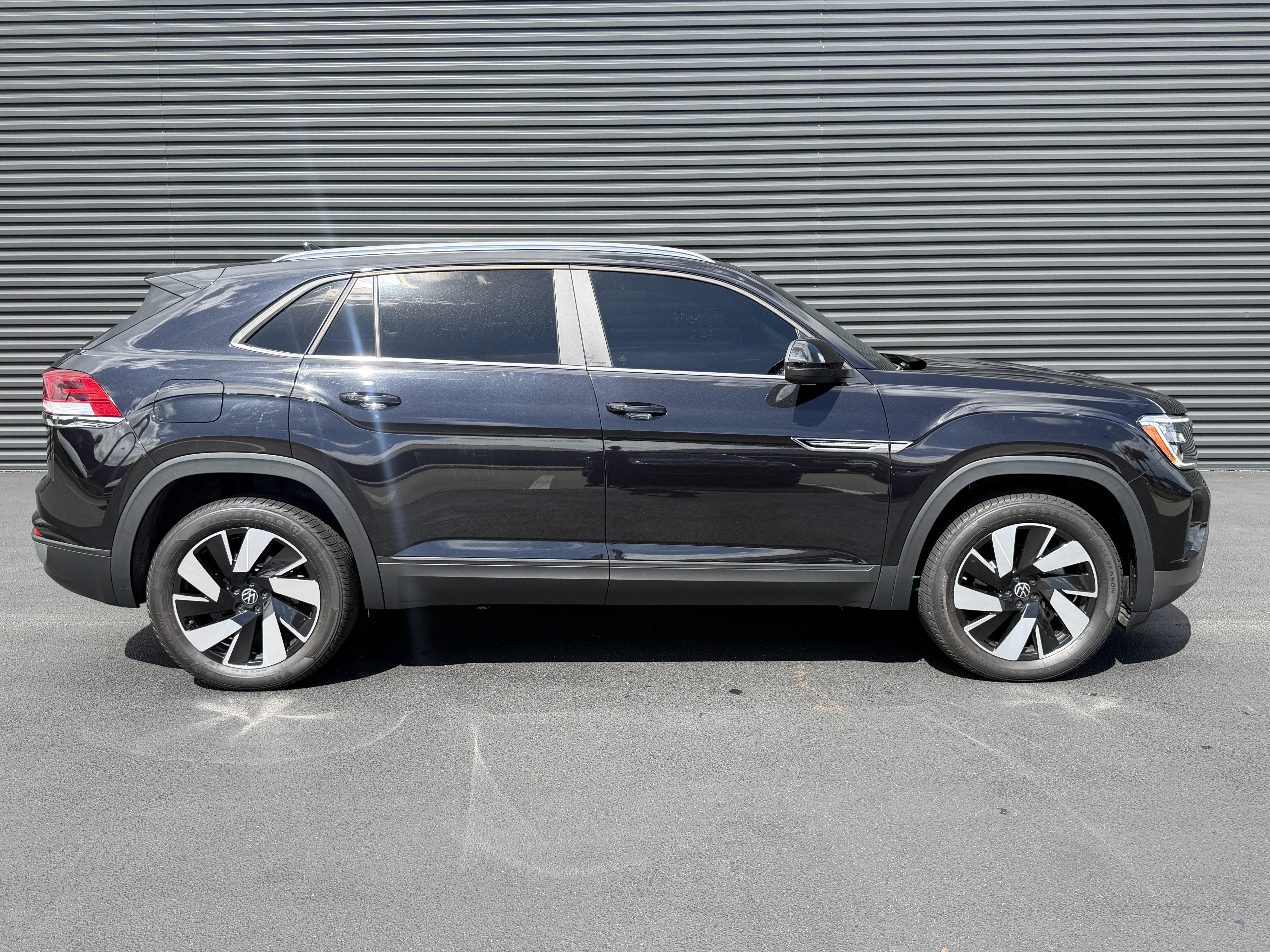 Used 2024 Volkswagen Atlas Cross Sport SE AWD/4WD image 8