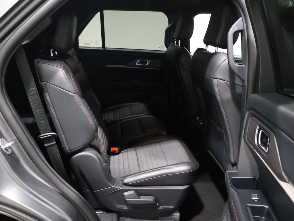 Used 2025 Ford Explorer ST-Line w/ ST-Line Street Pack image 21