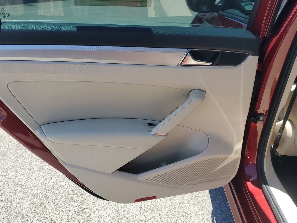 Used 2019 Volkswagen Passat 2.0T Wolfsburg w/ Wheels & Sunroof Package FWD image 12