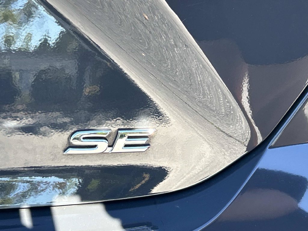 Used 2025 Toyota Camry SE FWD image 9