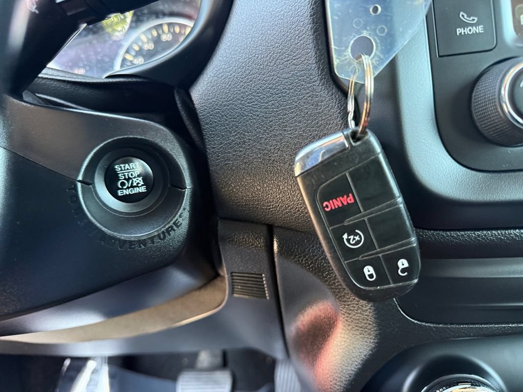 Used 2016 Jeep Renegade Trailhawk AWD/4WD image 29