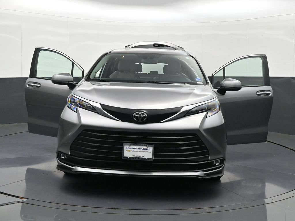 Used 2026 Toyota Sienna XLE FWD image 49