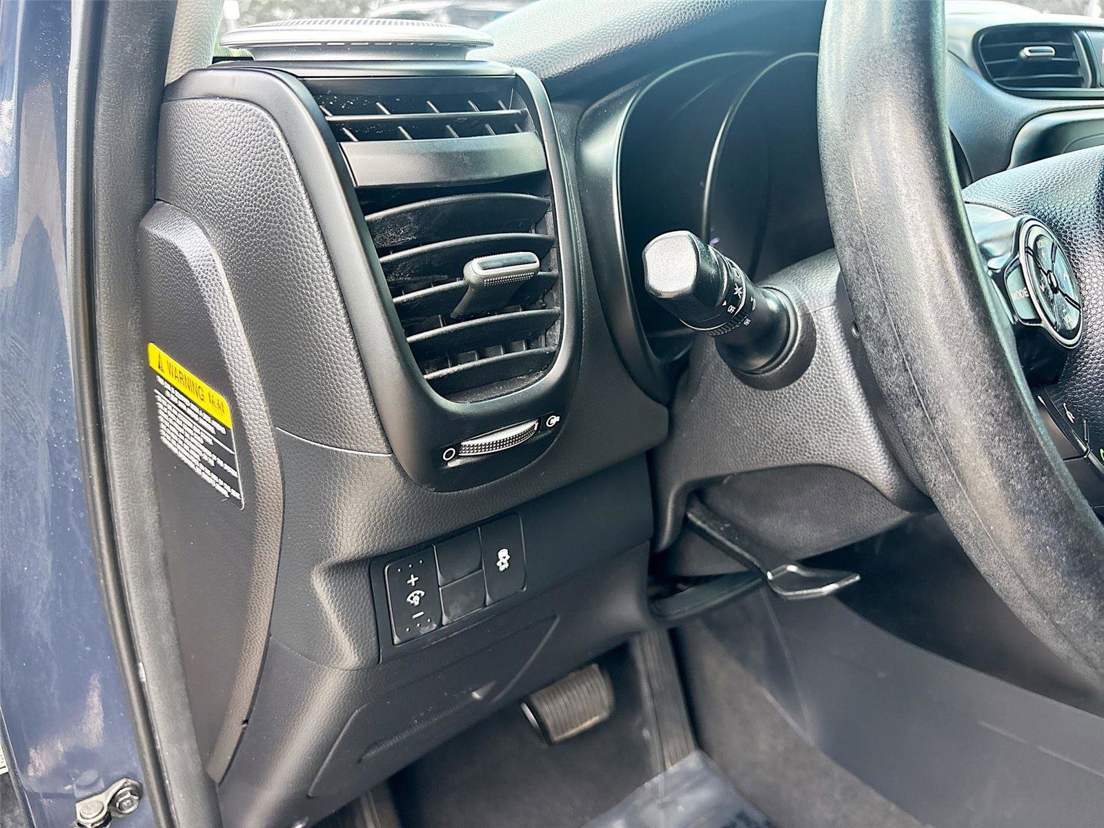 Used 2016 Kia Soul + image 10