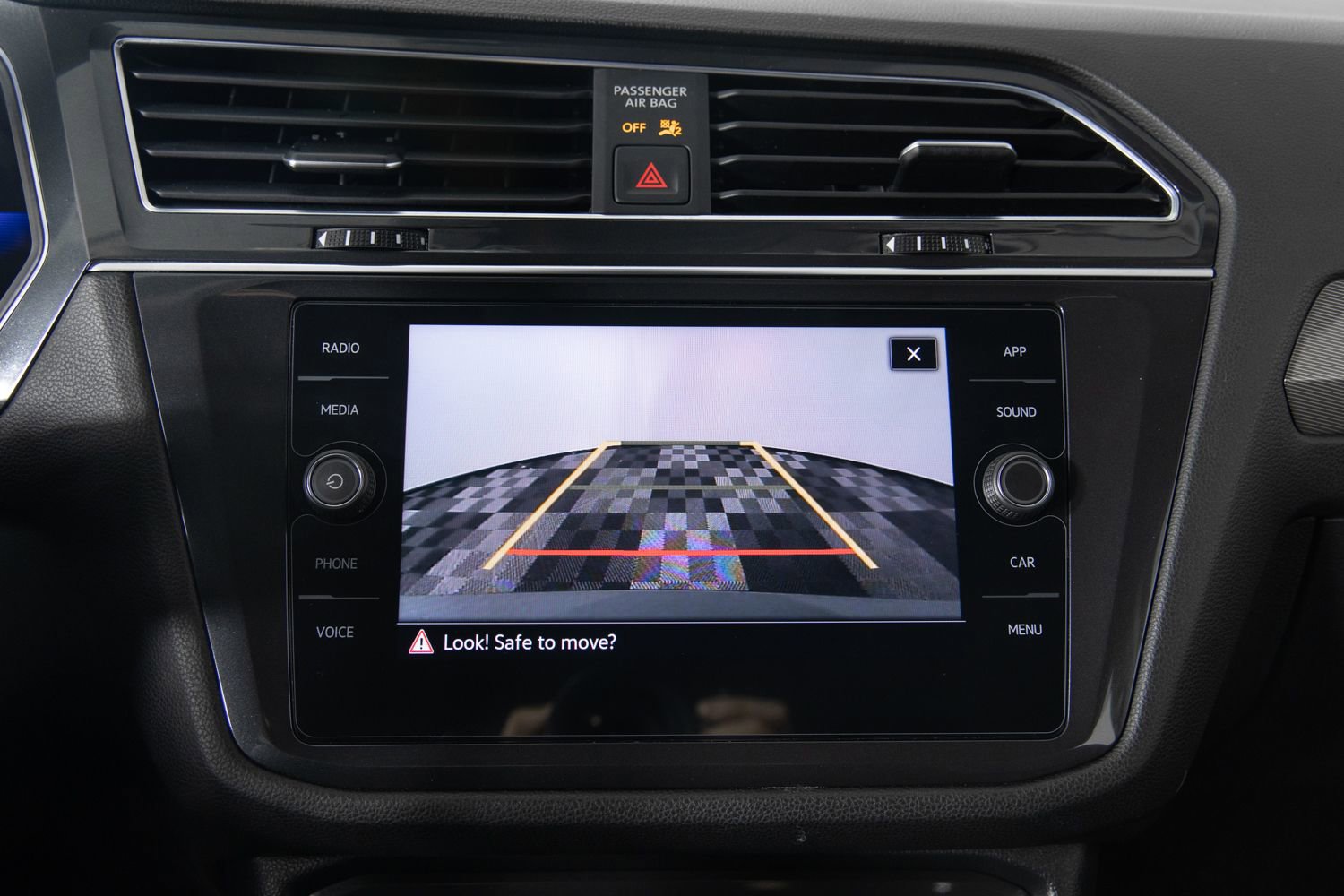 Used 2022 Volkswagen Tiguan SE image 35