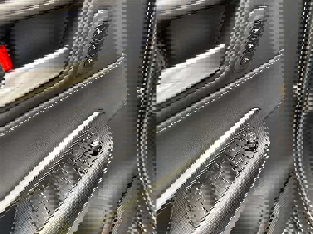 Used 2021 Toyota Venza XLE w/ Softex Package image 18