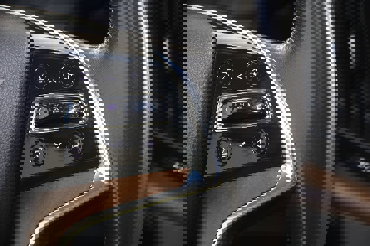 Used 2019 Cadillac Escalade ESV Premium Luxury AWD/4WD image 38