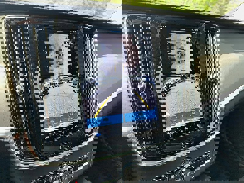 New 2025 Volvo V90 B6 Cross Country Ultra w/ Protection Package Premier image 24