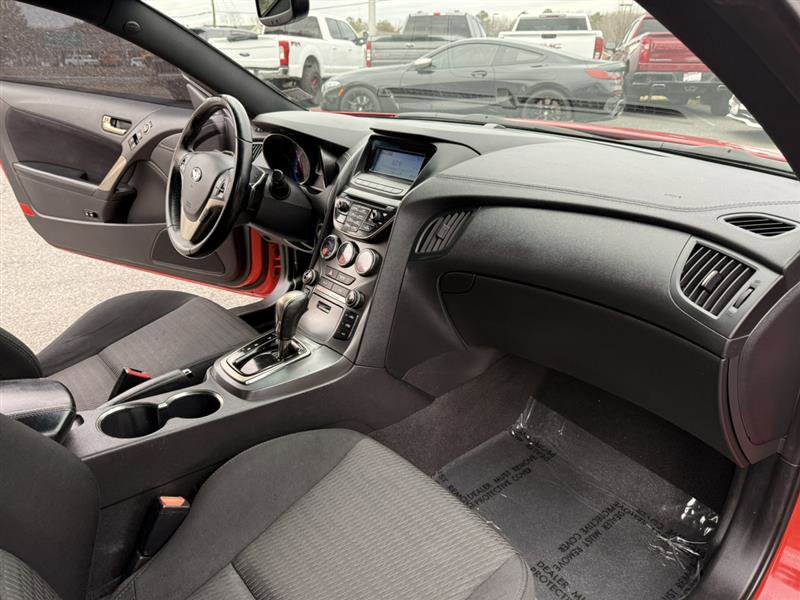 Used 2015 Hyundai Genesis 3.8 image 14