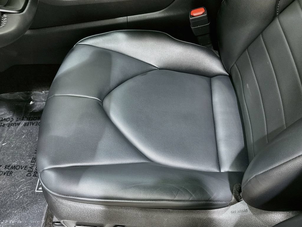 Used 2024 Toyota Highlander XLE FWD image 19