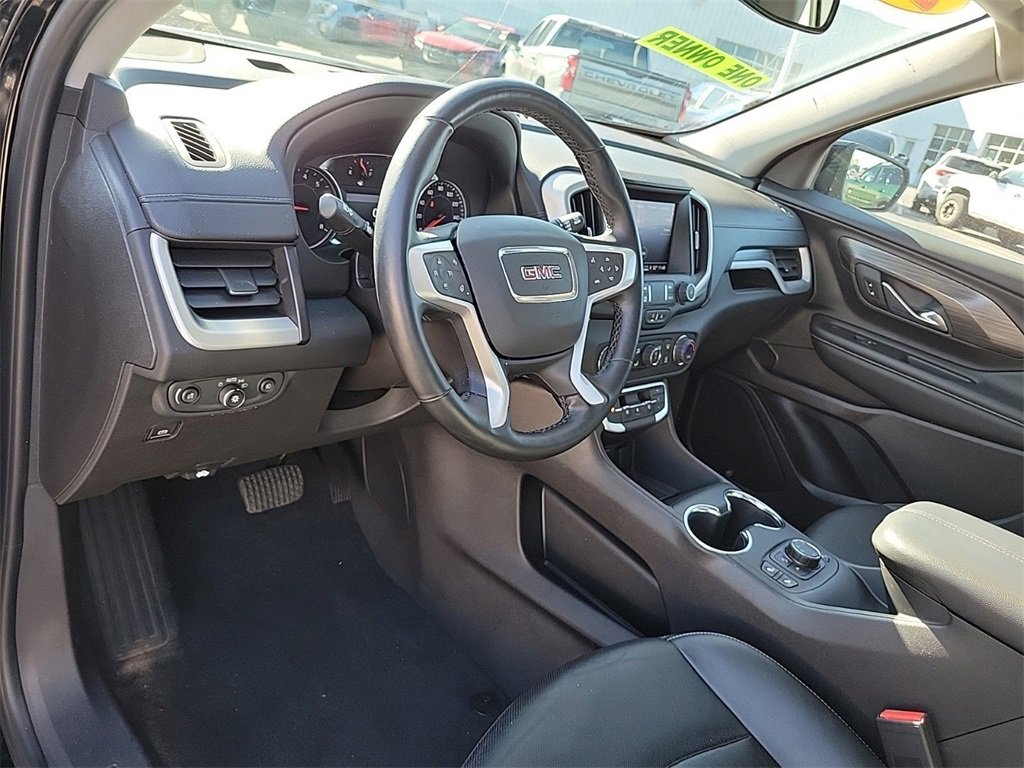 Used 2024 GMC Terrain SLT image 17