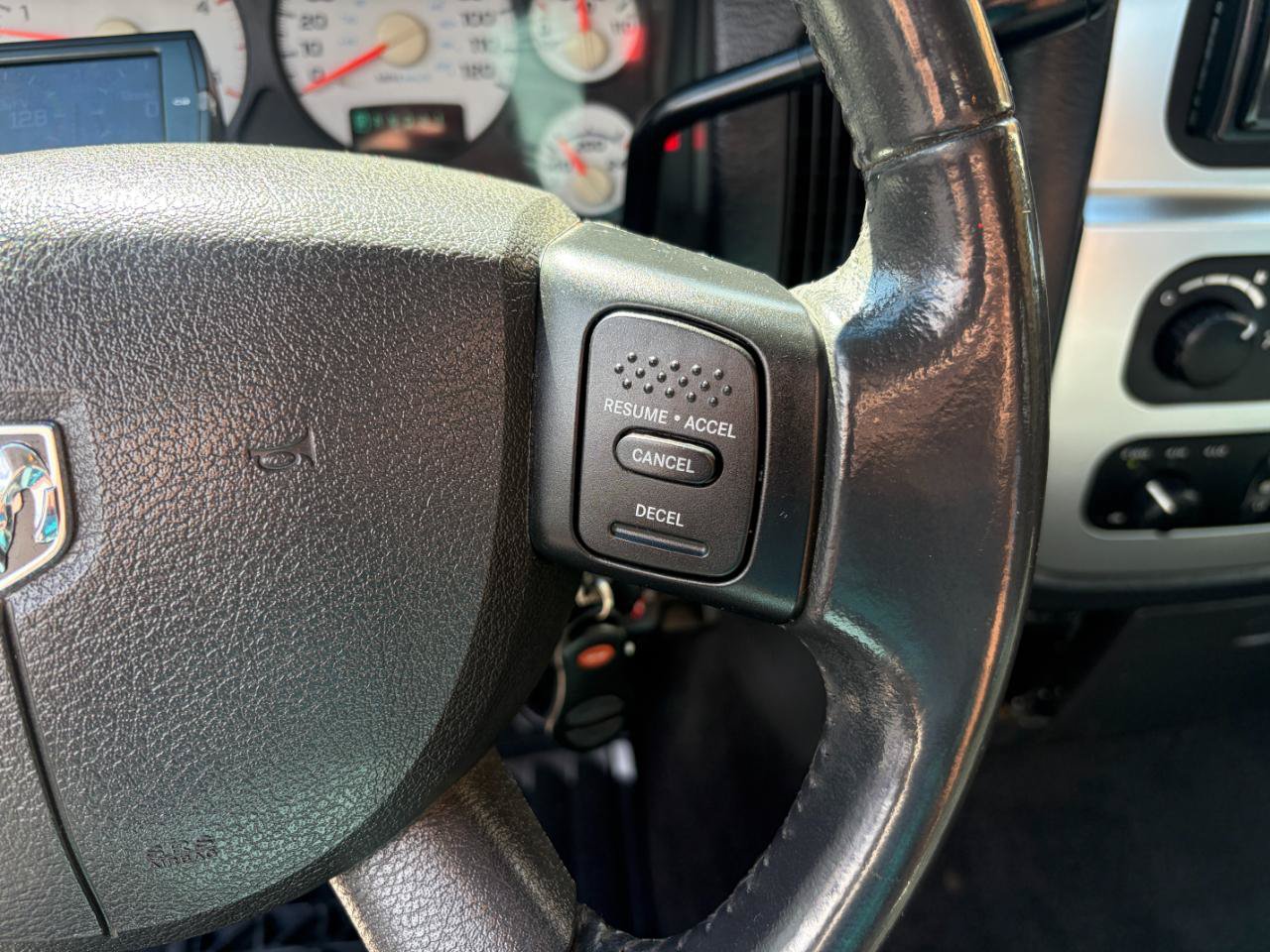 Used 2005 Dodge Ram 2500 Truck SLT AWD/4WD image 16