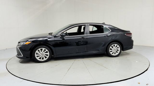 Used 2023 Toyota Camry LE image 2