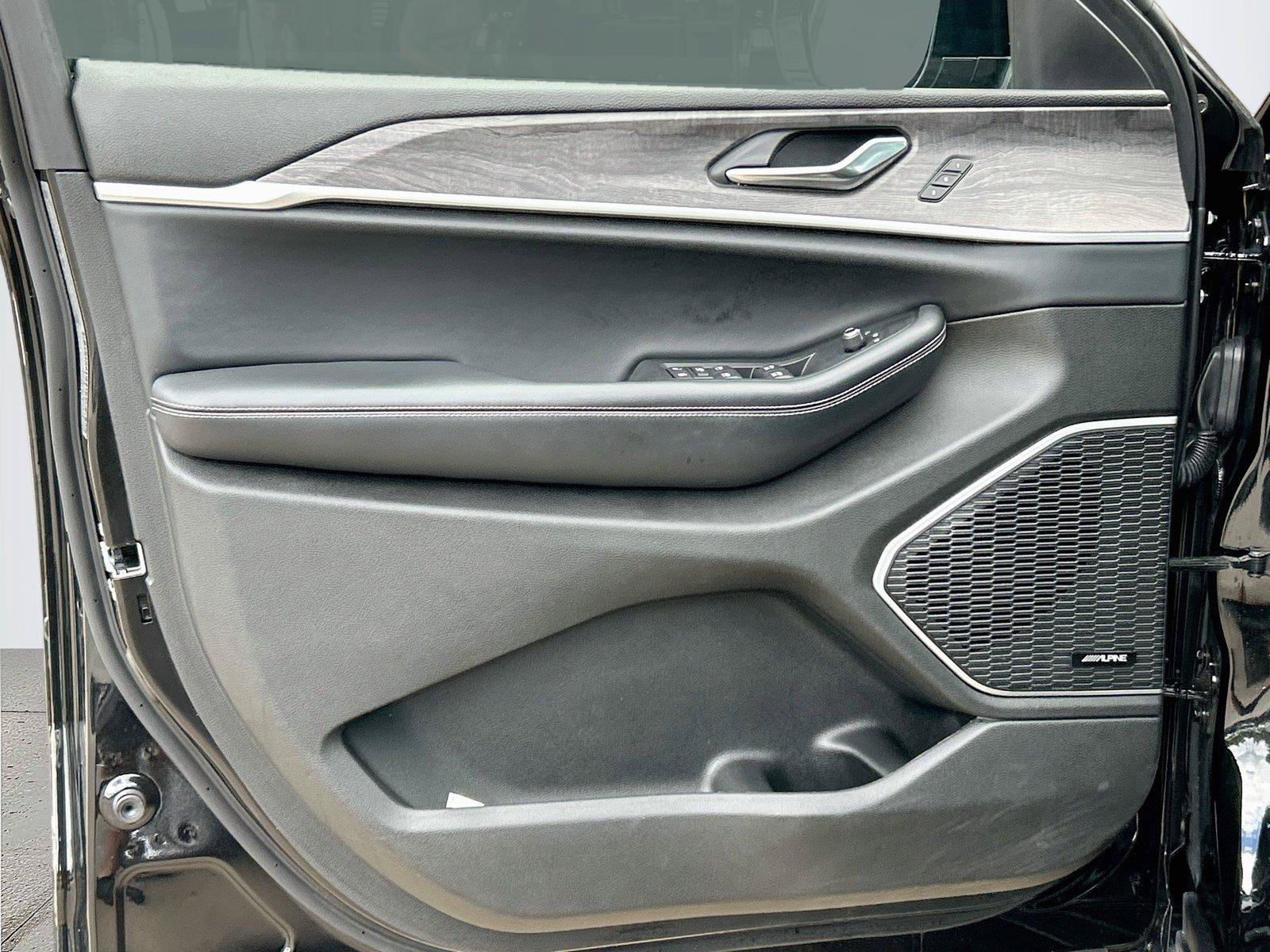 Used 2022 Jeep Grand Cherokee Limited AWD/4WD image 23