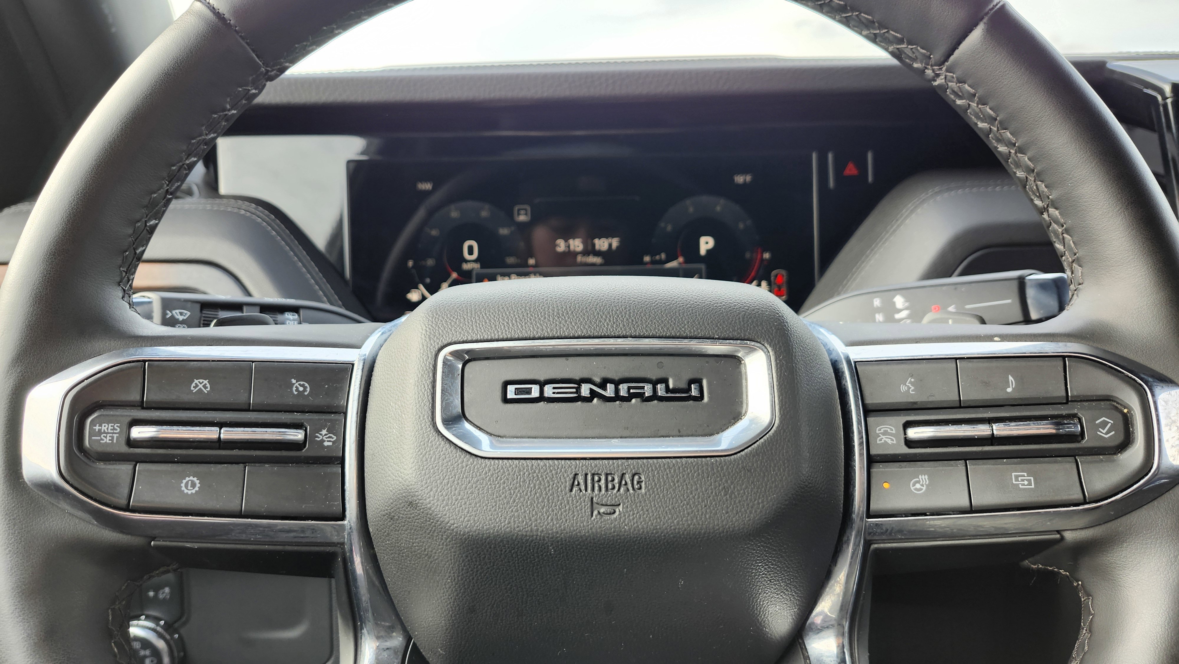 Used 2025 GMC Yukon Denali image 31
