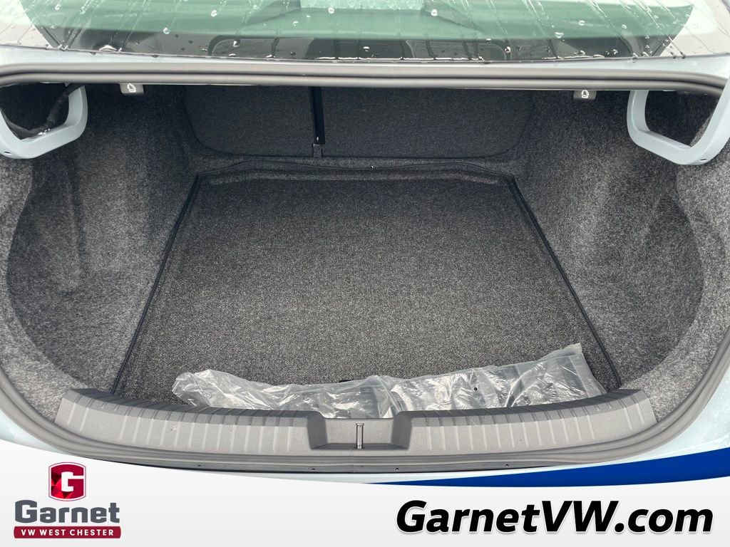 Certified 2025 Volkswagen Jetta SE w/ Sunroof Package image 23