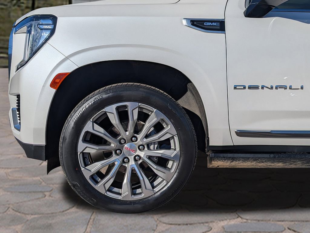 Used 2021 GMC Yukon Denali w/ Denali Premium Package image 11