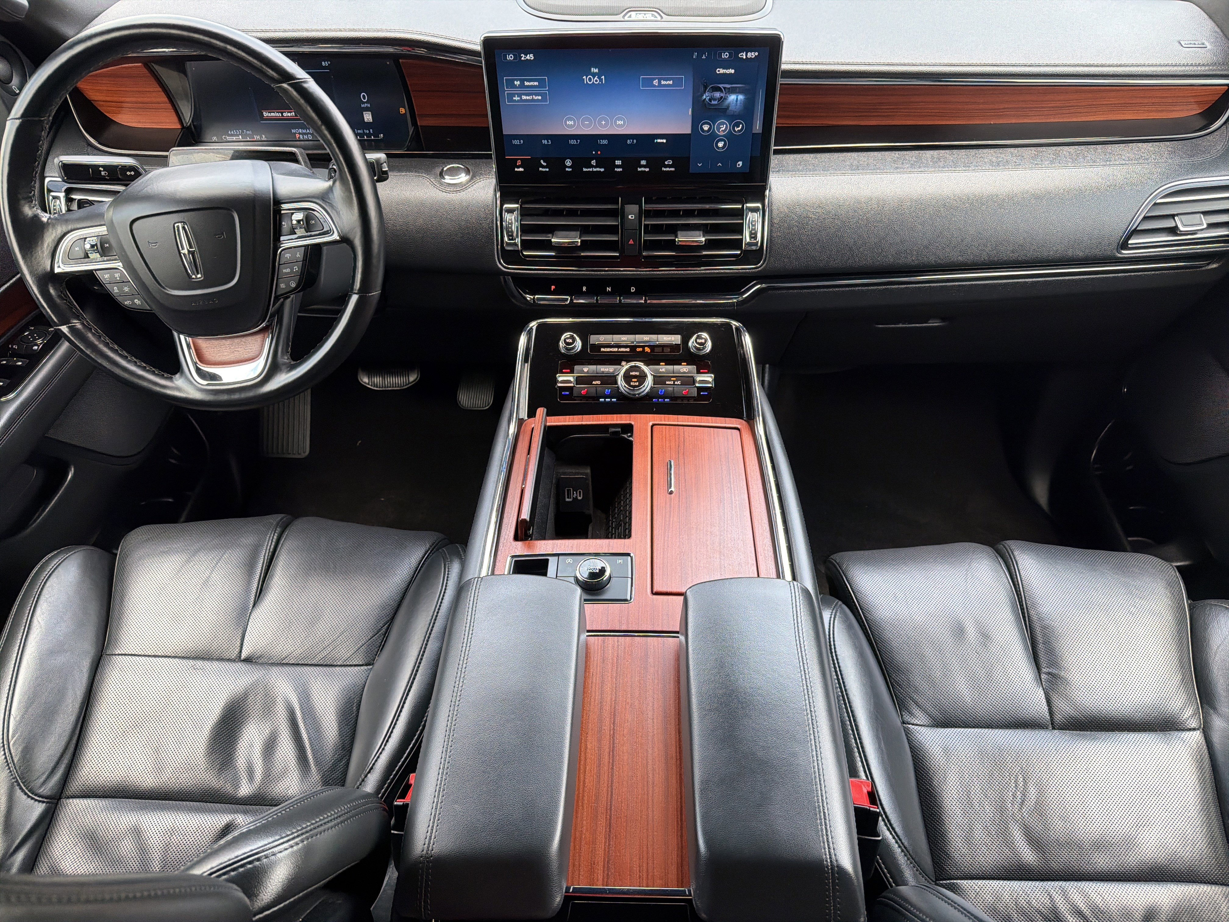 Used 2024 Lincoln Navigator Reserve AWD/4WD image 3