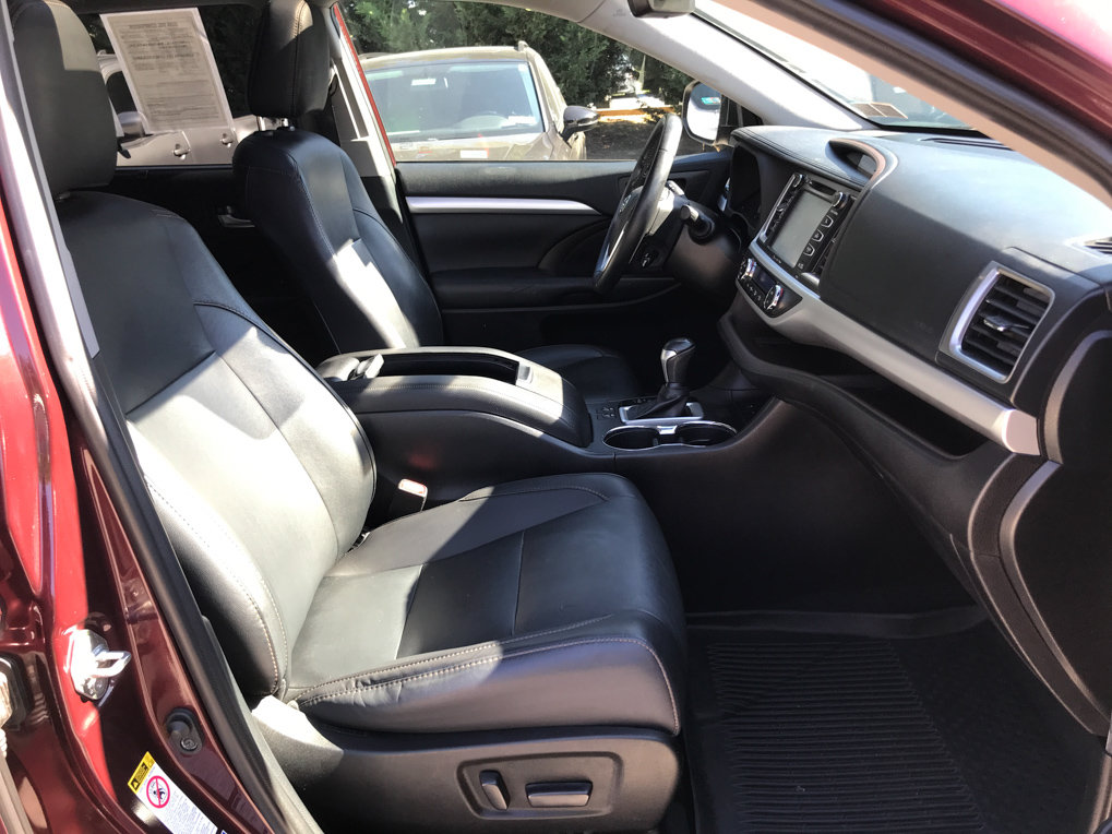 Used 2019 Toyota Highlander XLE AWD/4WD image 33