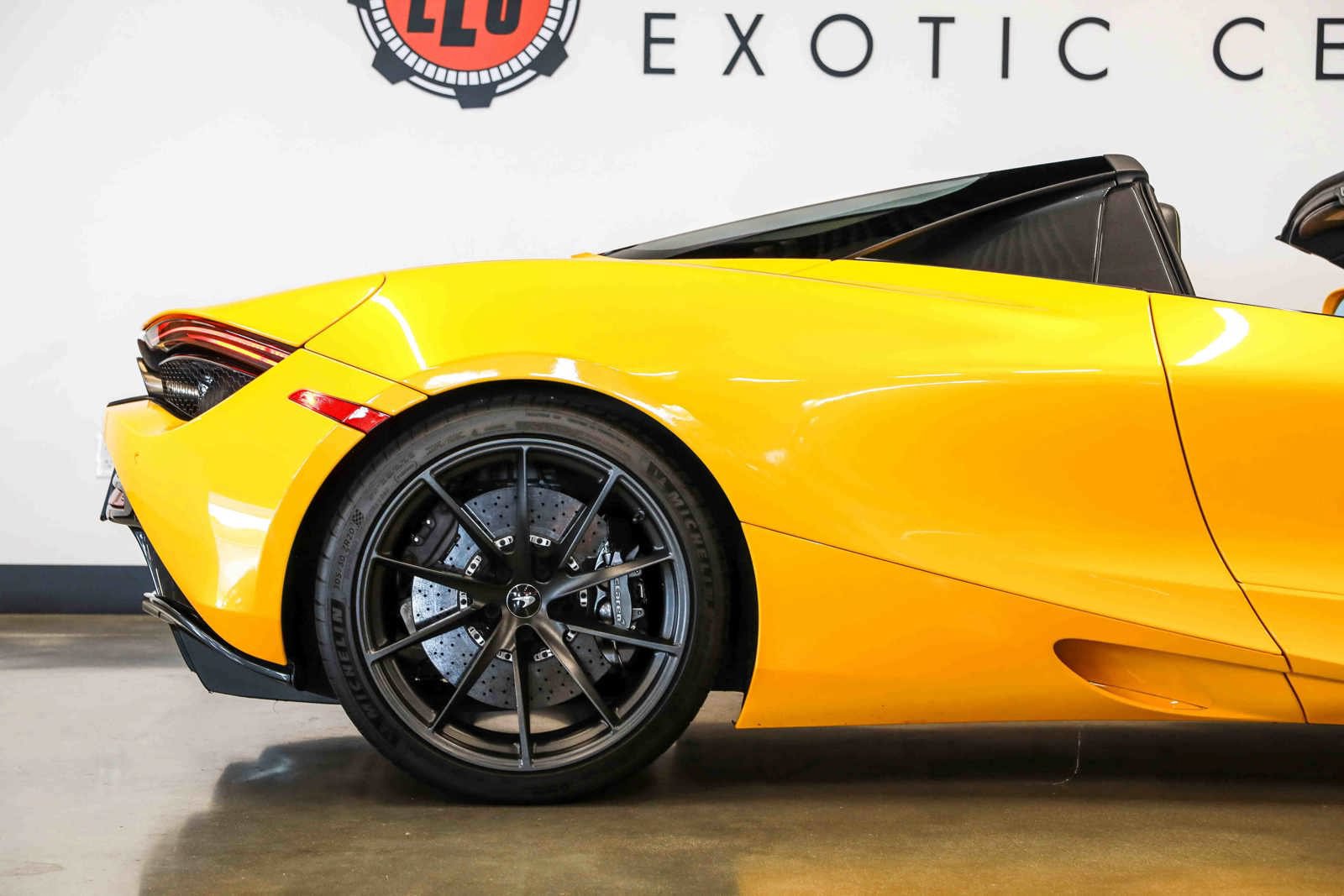 Used 2022 McLaren 720S Performance RWD image 16