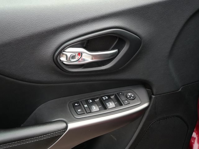 Used 2019 Jeep Cherokee Latitude Plus w/ Cold Weather Group FWD image 15