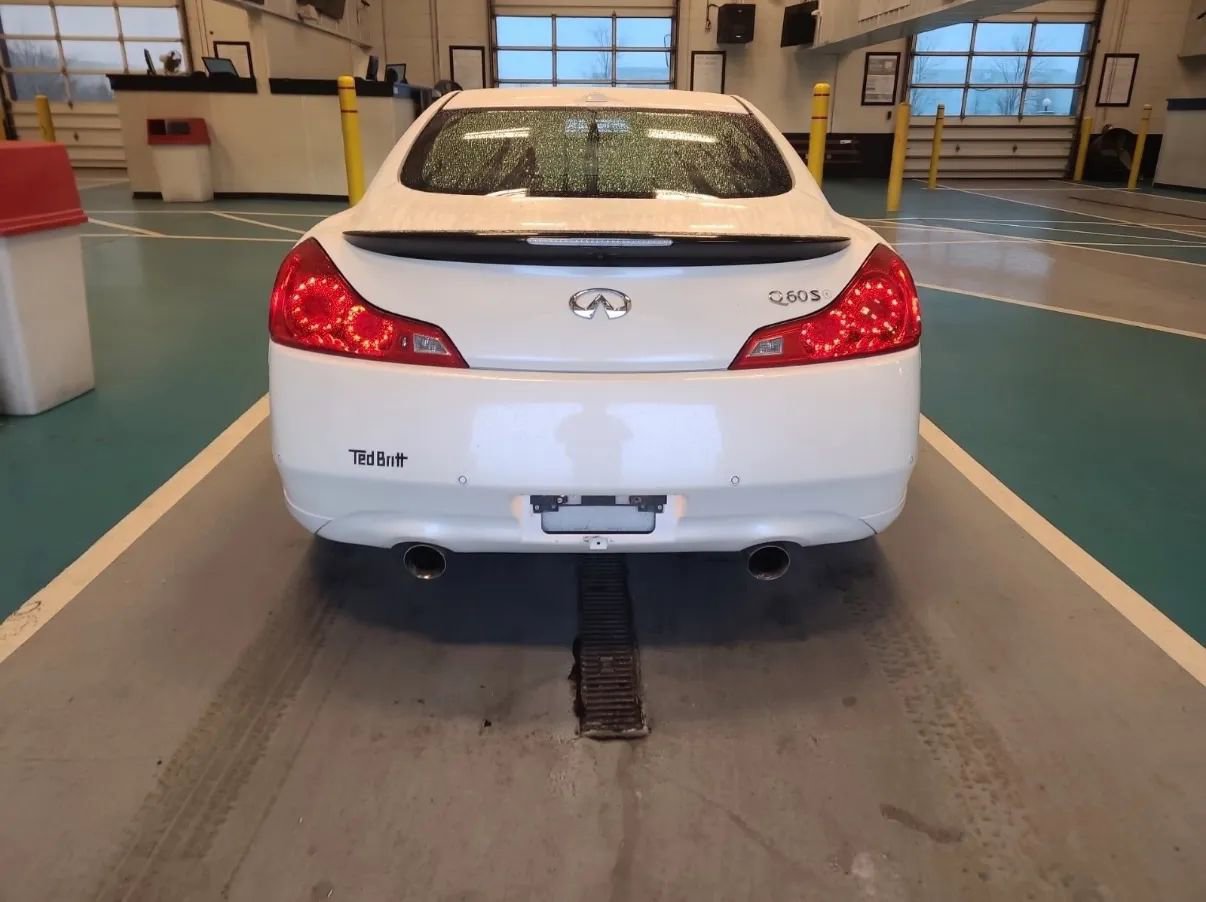 Used 2015 INFINITI Q60 Sport Limited RWD image 3