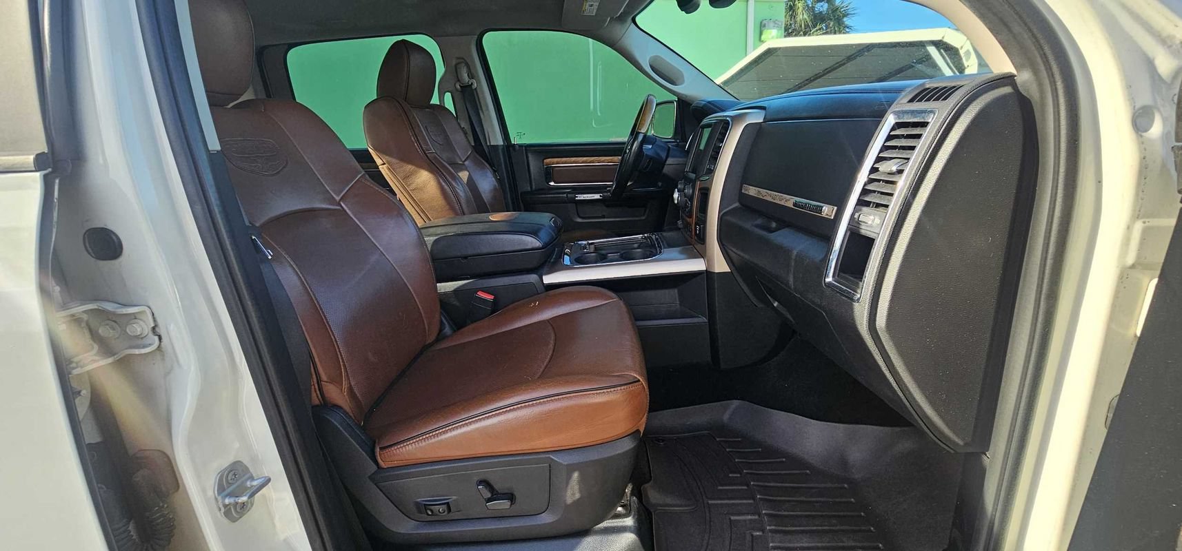 Used 2016 RAM 1500 Laramie Longhorn w/ Convenience Group AWD/4WD image 18