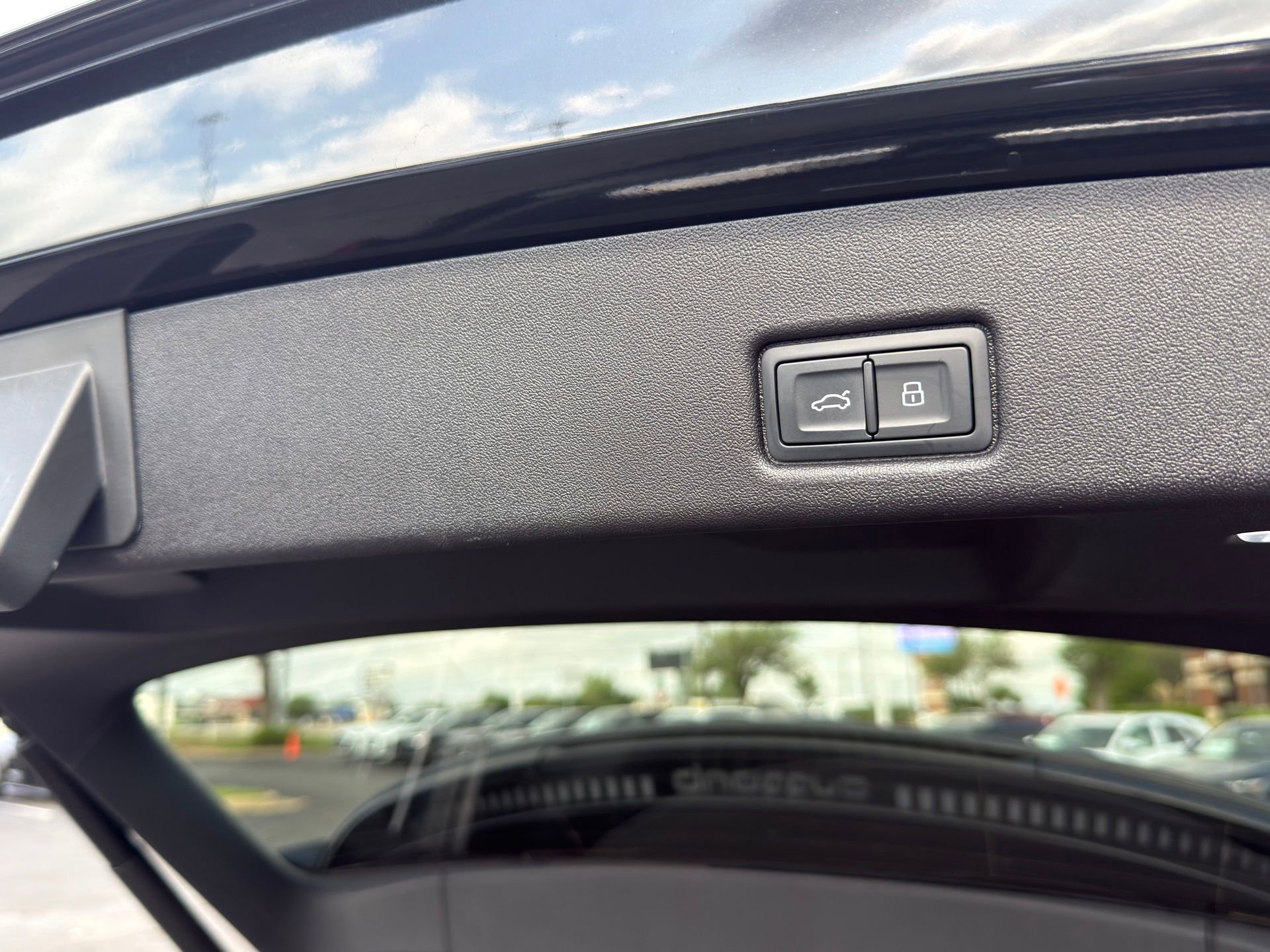 Used 2025 Audi SQ5 Premium Plus w/ Premium Plus Package image 26
