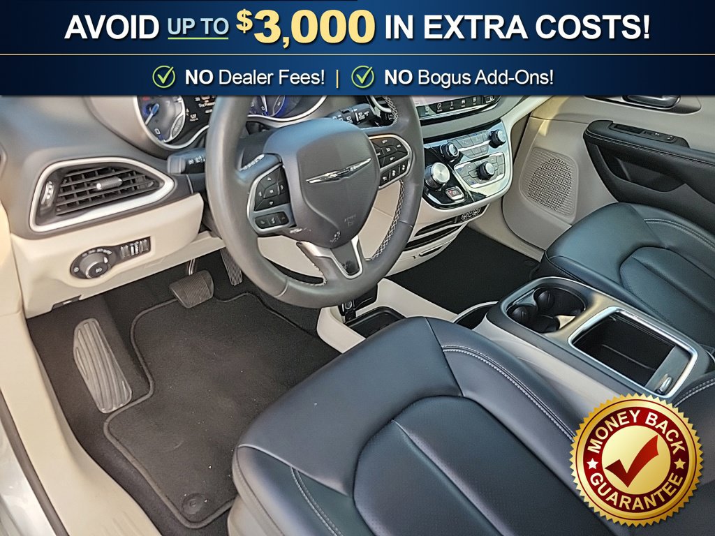 Used 2024 Chrysler Pacifica Touring-L FWD image 5