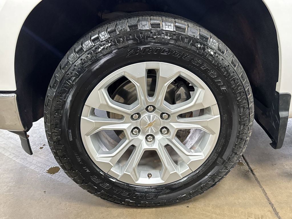 Used 2023 Chevrolet Silverado 1500 LTZ w/ LTZ Convenience Package II AWD/4WD image 31