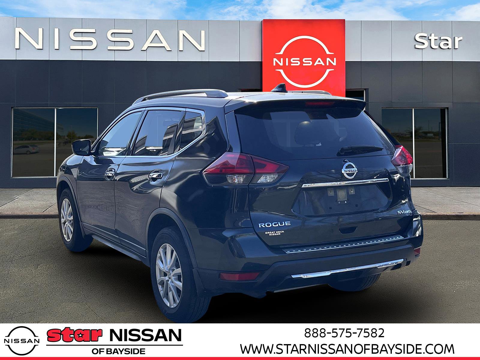 Used 2017 Nissan Rogue SV image 4