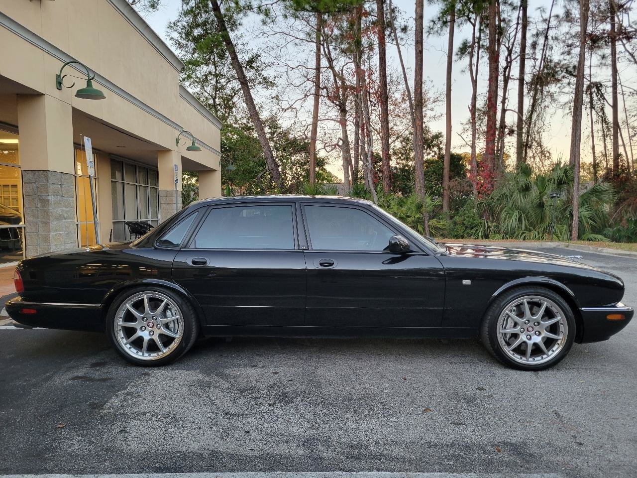 Used 2002 Jaguar XJ8 RWD image 3