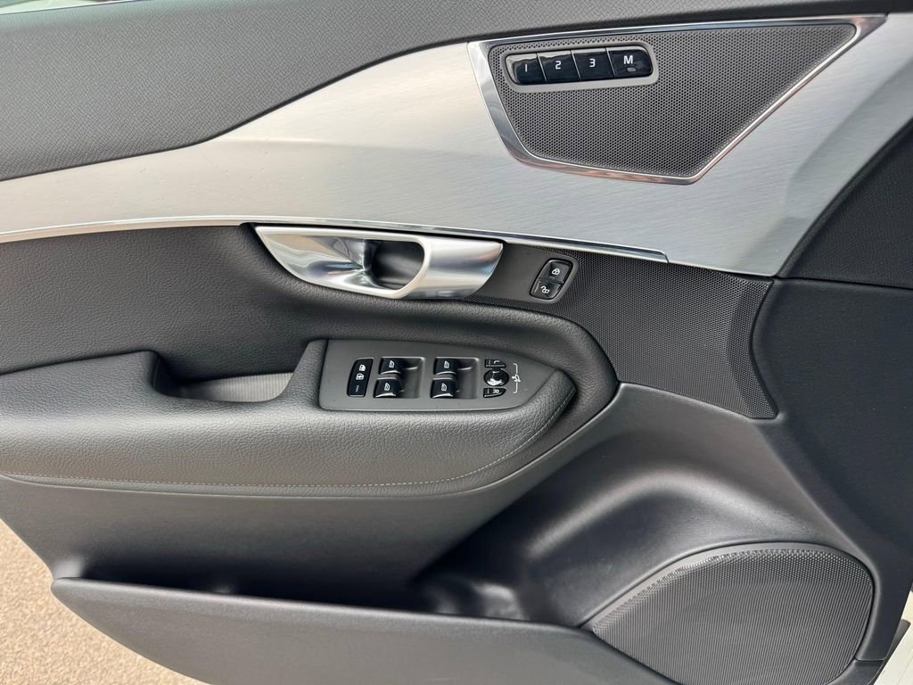 Used 2018 Volvo XC90 T5 Momentum w/ Convenience Package image 16