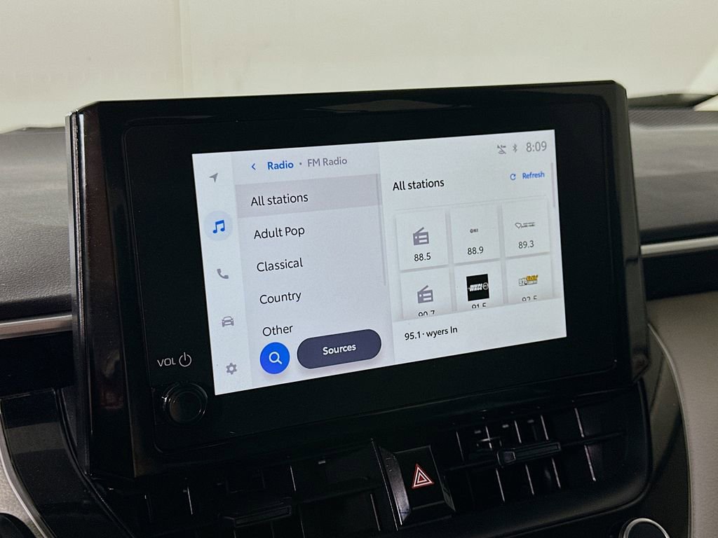 Used 2025 Toyota Corolla LE image 28