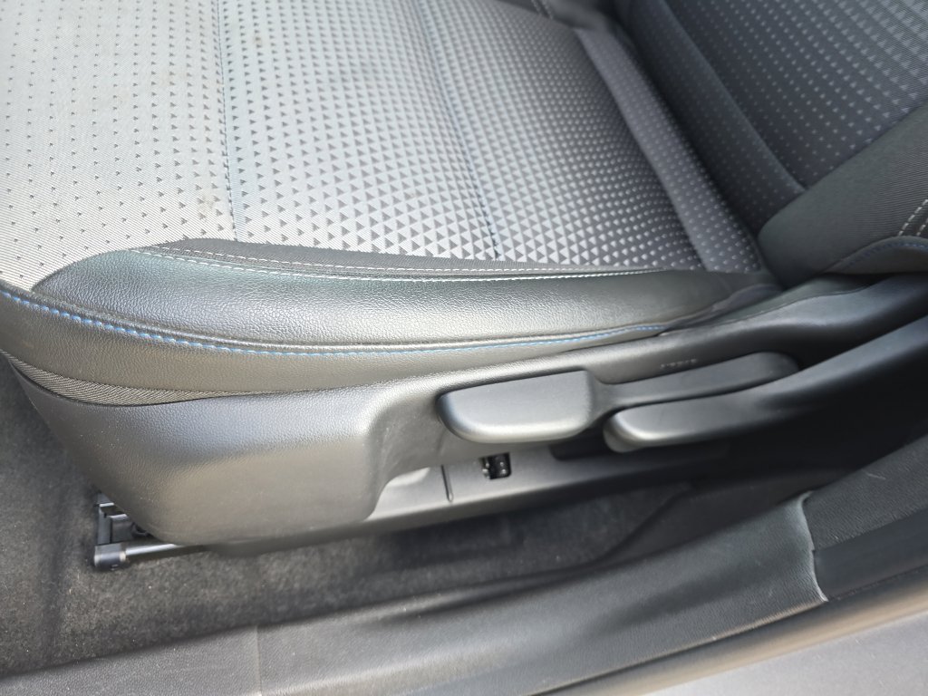 Used 2025 Chevrolet Trax LT image 18