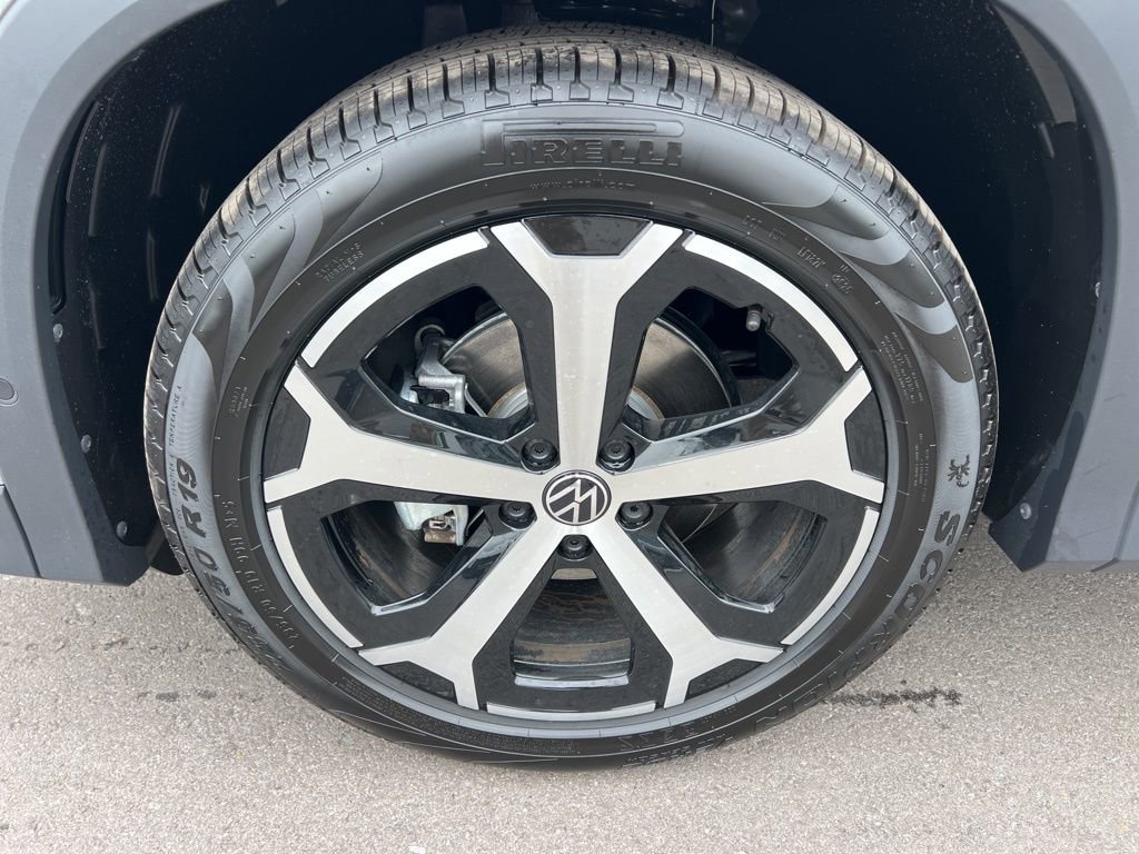 New 2026 Volkswagen Tiguan SE FWD image 7