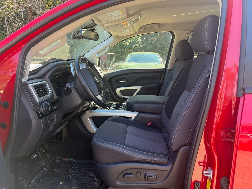 Used 2021 Nissan Titan SV w/ SV Convenience Package AWD/4WD image 12